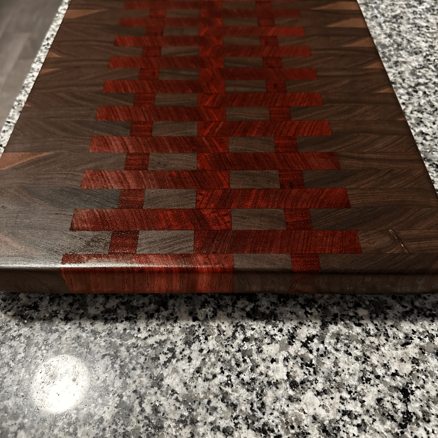 Walnut & Padauk End Grain Cutting Board – Brick Pattern Design